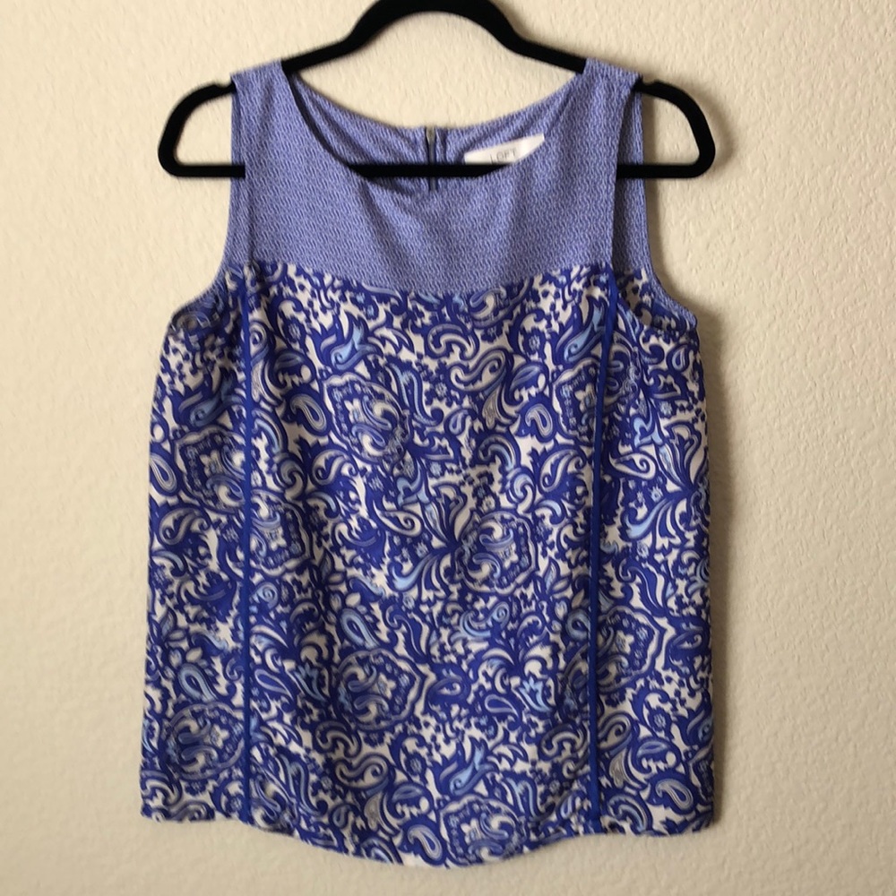 Blue print, zipper back sleeveless blouse. EUC!